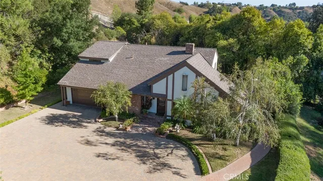 a view of a patio in the balcony