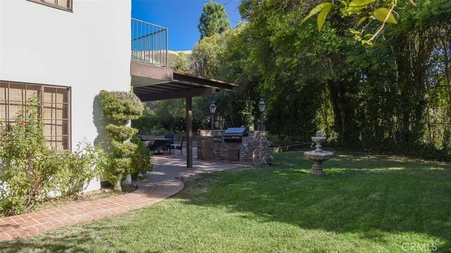 $5,700,000 | 5250 Scott Robertson Road, Hidden Hills, CA 91302