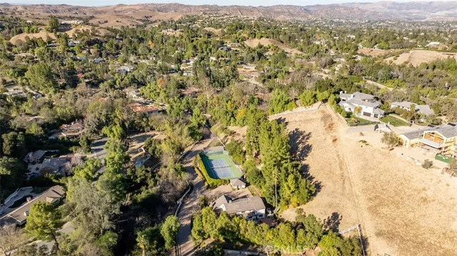 $5,700,000 | 5250 Scott Robertson Road, Hidden Hills, CA 91302