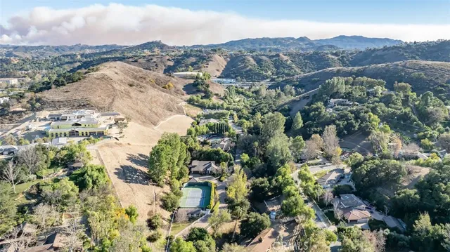 $5,700,000 | 5250 Scott Robertson Road, Hidden Hills, CA 91302