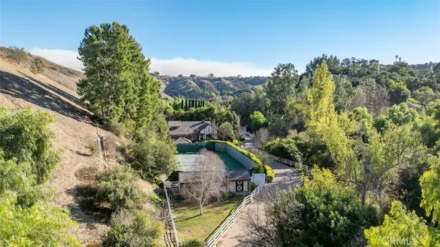 $5,700,000 | 5250 Scott Robertson Road, Hidden Hills, CA 91302