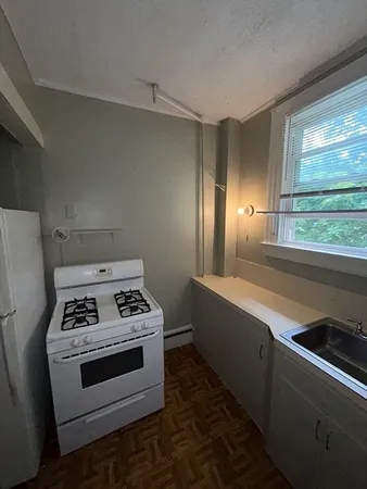 $1,200 | 604 Rock Street, Unit 6, Fall River, MA 02720