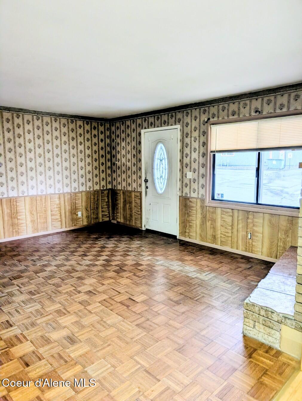 6873 Hill Side Alley Bonners Ferry, ID 83805 - Photo 3 of 27 Entrance