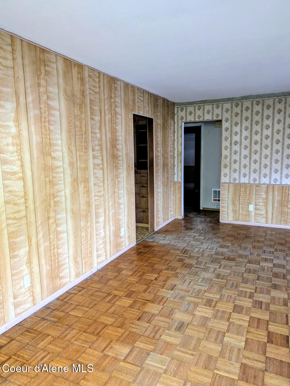 6873 Hill Side Alley Bonners Ferry, ID 83805 - Photo 4 of 27 Living room 1