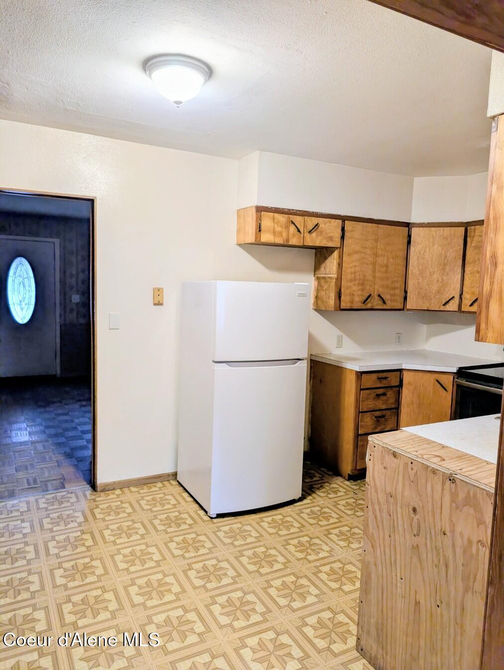 6873 Hill Side Alley Bonners Ferry, ID 83805 - Photo 10 of 27 Comes with stove ref etc