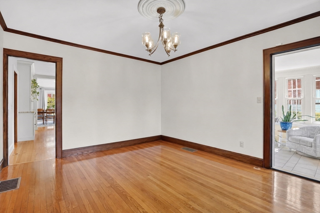 35 Shefford Street Springfield, MA 01107 - Photo 13 of 41 Gallery Image 13