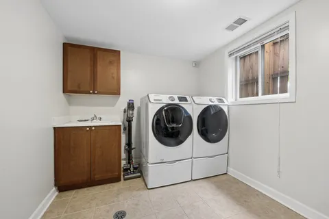 $450,000 | 5617 West Lawrence Avenue, Unit 1, Chicago, IL 60630