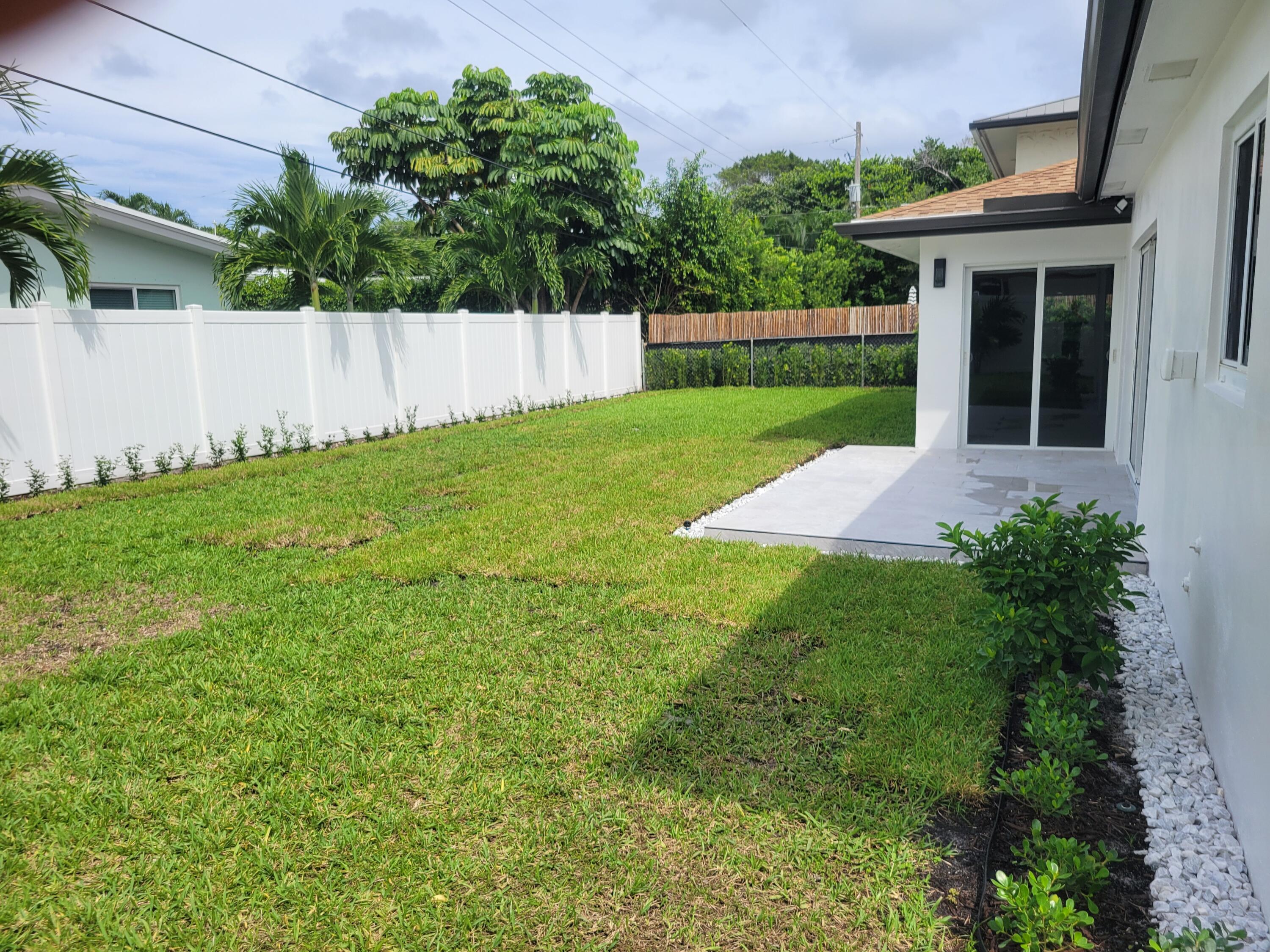 Undisclosed Address Boca Raton, FL 33432 - Photo 17 of 23 29_Yard05