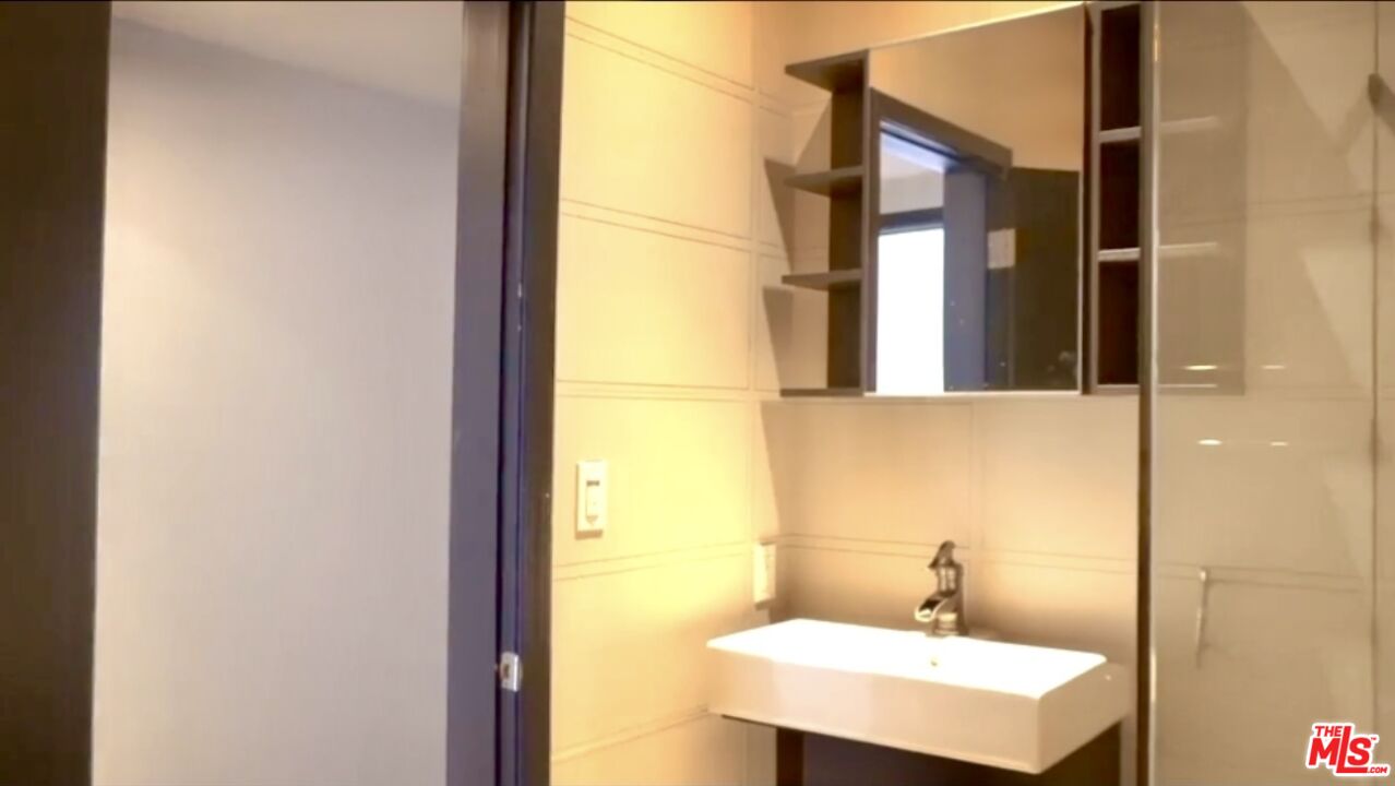 825 Le Doux Road, Unit 303 Los Angeles, CA 90035 - Photo 15 of 18