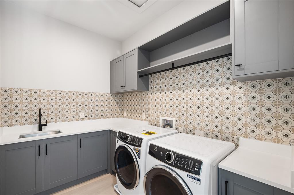 1751 Glencoe Road Winter Park, FL 32789 - Photo 31 of 45 a utility room with dryer and washer