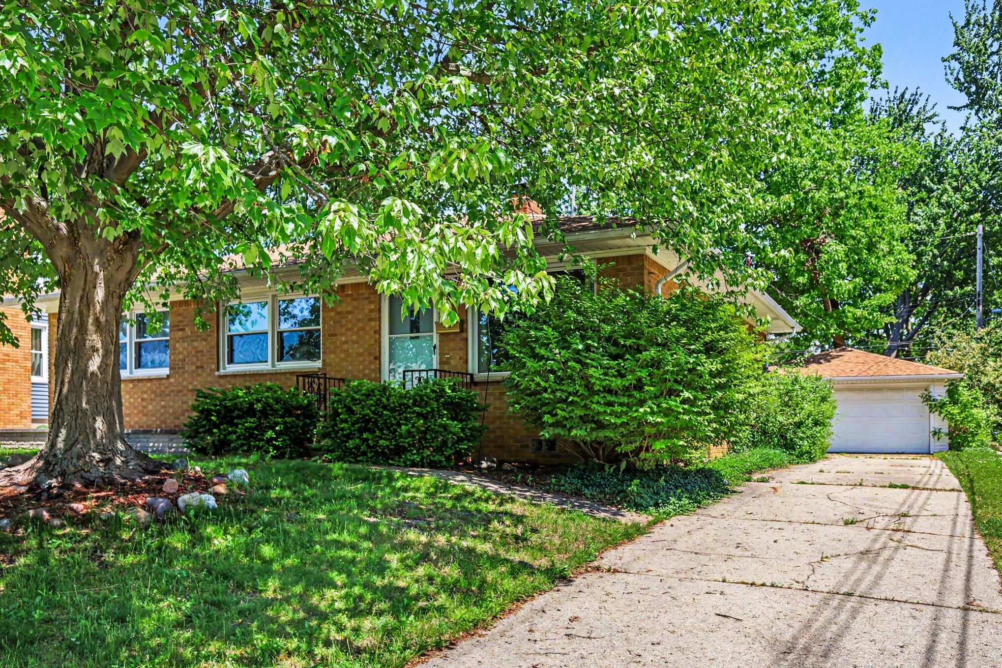 2117 Edwin Place Lansing, MI 48911 - Photo 3 of 37 003_file_5398