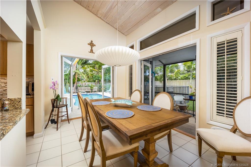 8 Kingston Court Stuart, FL 34996 - Photo 20 of 51 a dining room with furniture and window