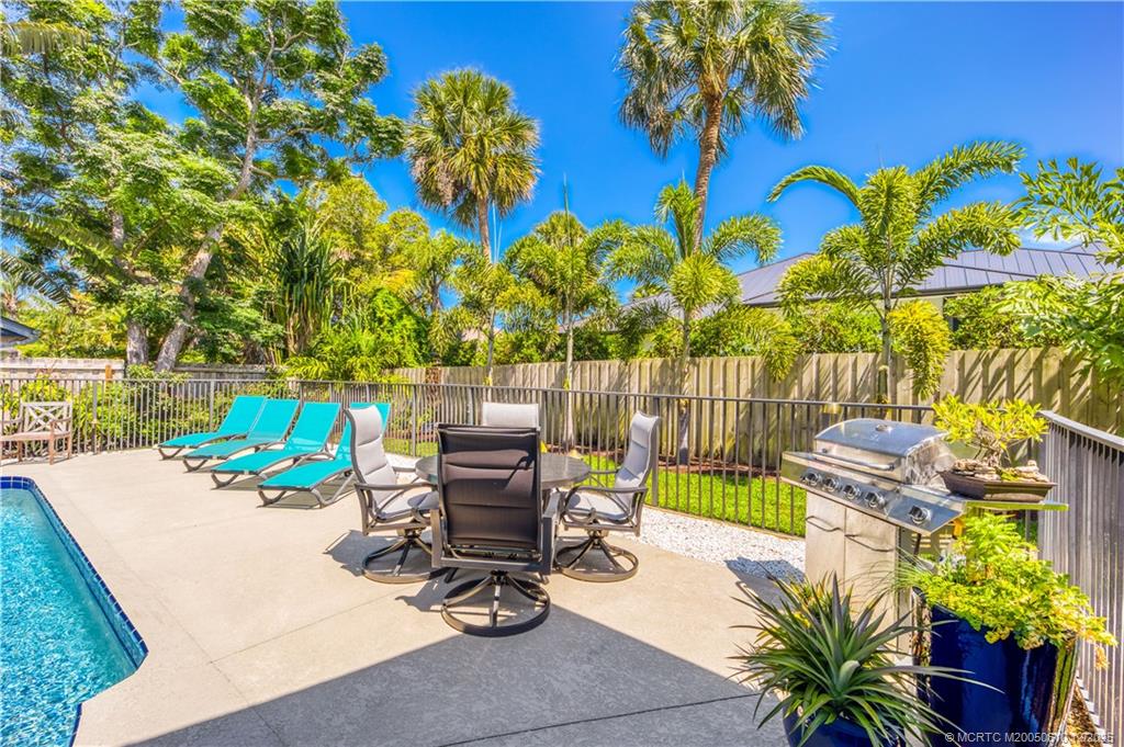 8 Kingston Court Stuart, FL 34996 - Photo 37 of 51 a view of a chairs and table in the patio