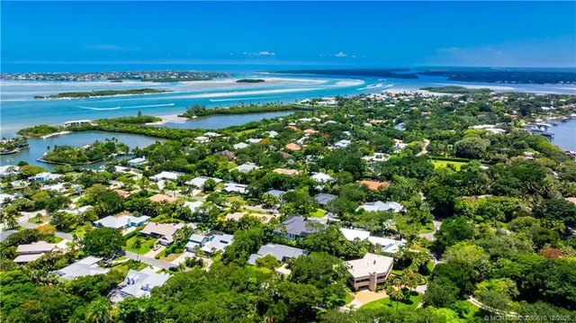 $1,055,000 | 8 Kingston Court, Stuart, FL 34996