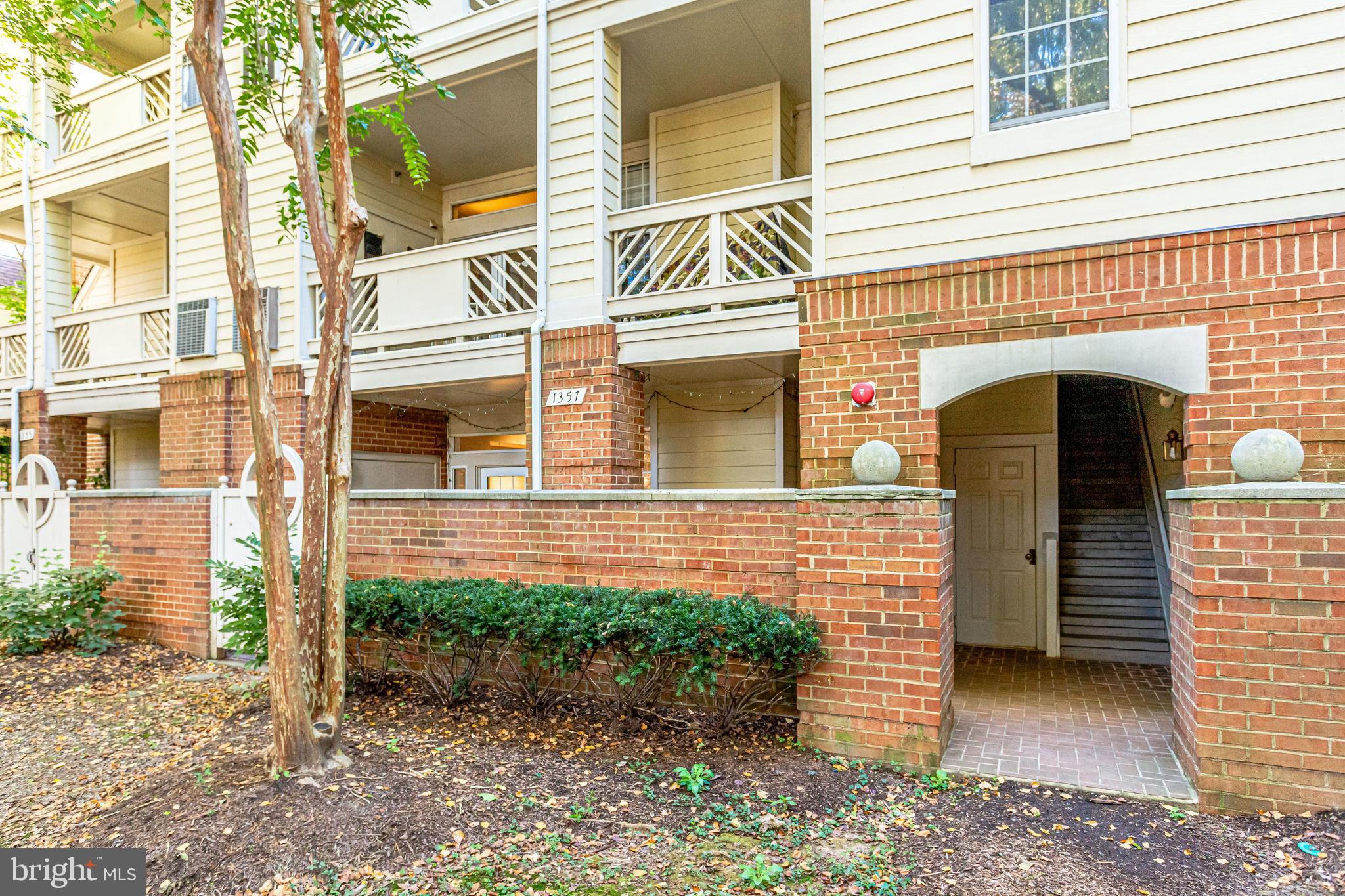 1357 Garden Wall Circle, Unit 708 Reston, VA 20194 - Photo 35 of 39