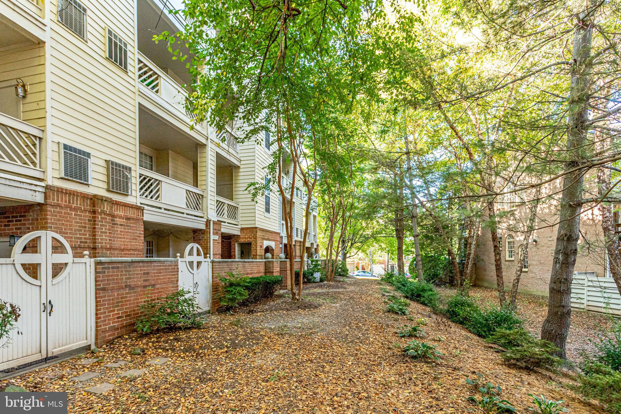 1357 Garden Wall Circle, Unit 708 Reston, VA 20194 - Photo 36 of 39