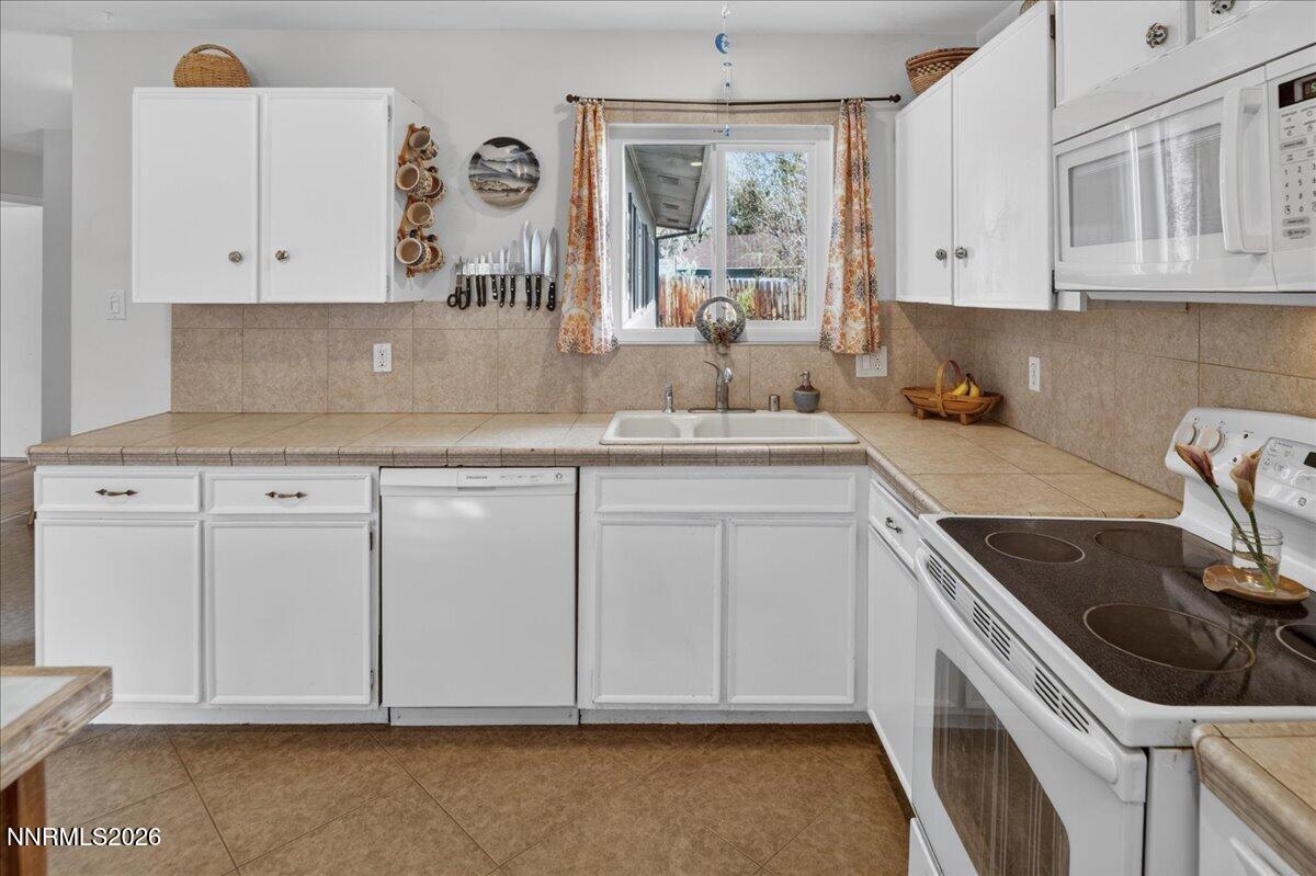1385 Tioga Way Reno, NV 89503 - Photo 11 of 37 17-DSC_9488