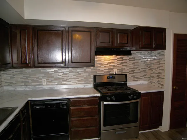 $208,000 | 217 East Ramar Drive, Warsaw, IN 46580