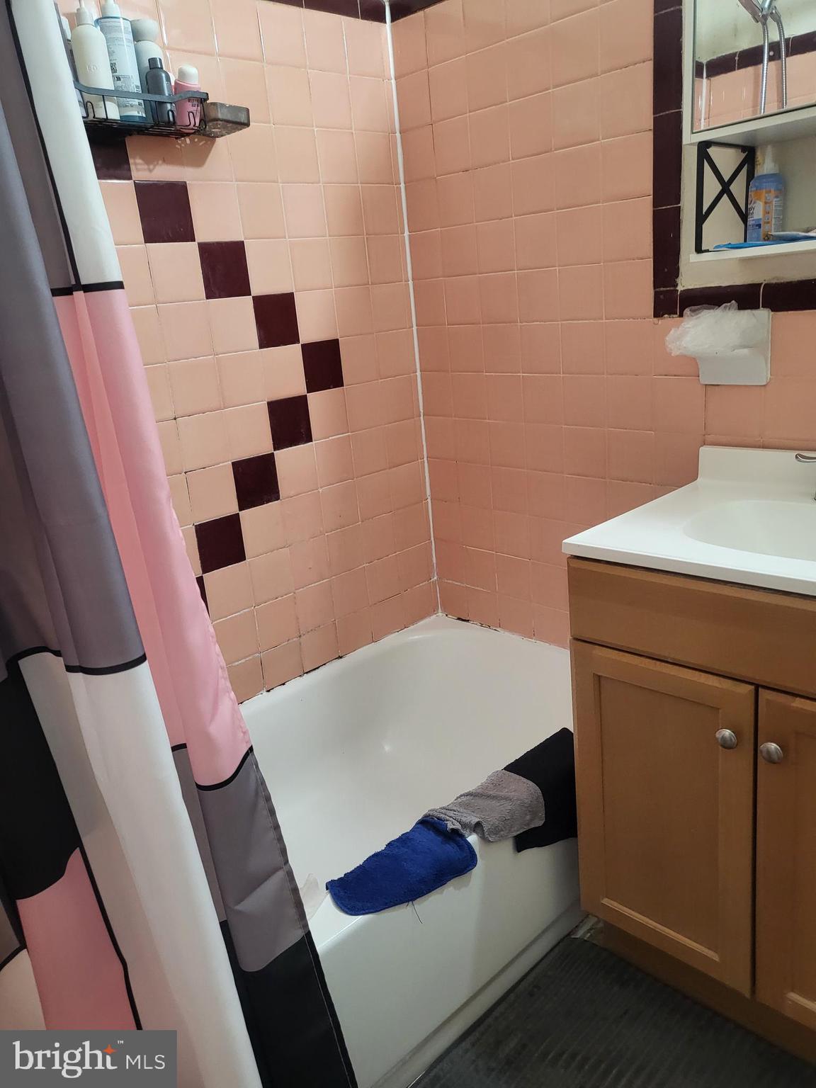 1037 Fanshawe Street Philadelphia, PA 19111 - Photo 13 of 29