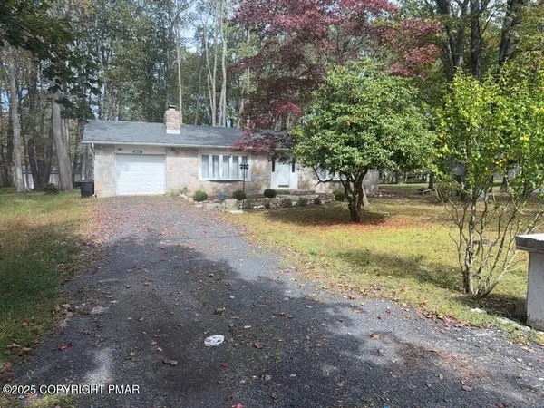 $2,100 | 5228 Hummingbird Drive, Pocono Summit, PA 18346