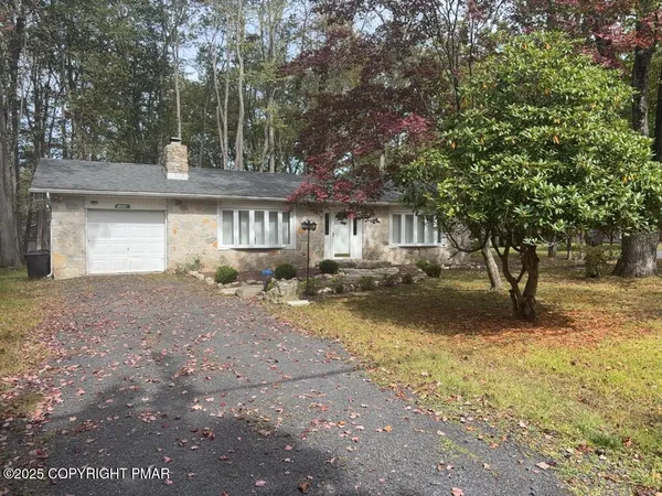 $2,100 | 5228 Hummingbird Drive, Pocono Summit, PA 18346