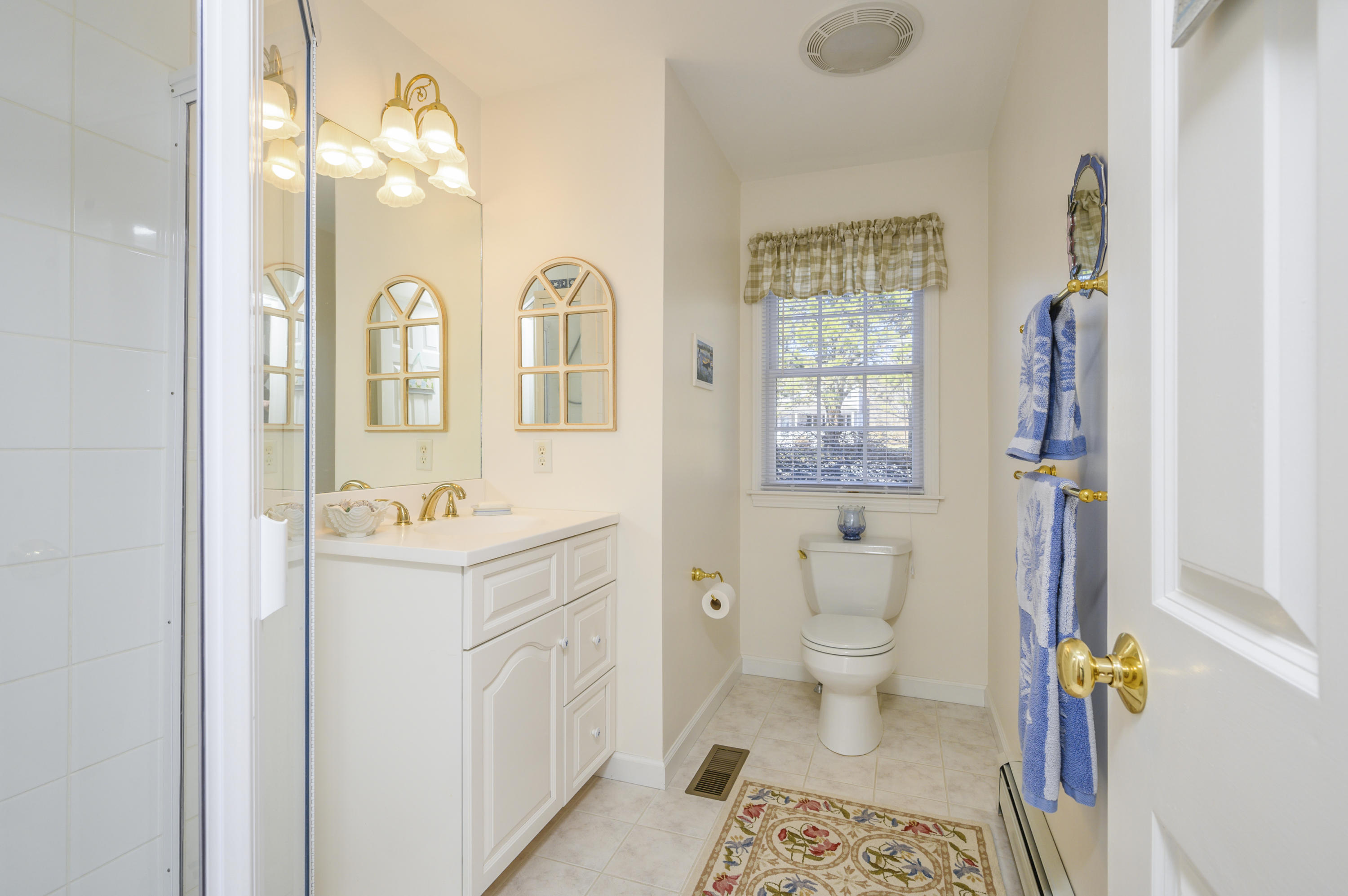 148 Griffiths Pond Road Brewster, MA 02631 - Photo 20 of 40 Guest bath