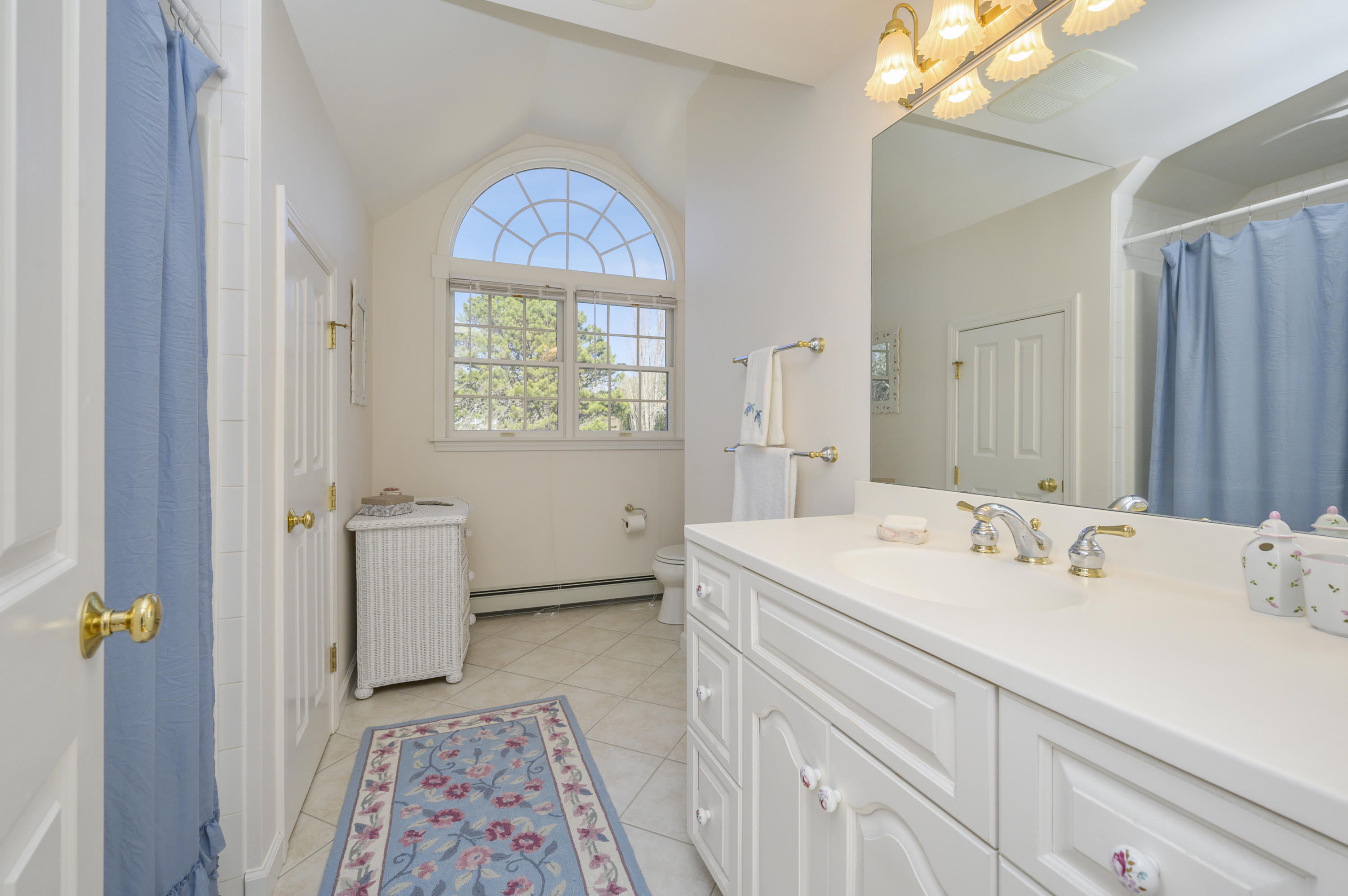 148 Griffiths Pond Road Brewster, MA 02631 - Photo 24 of 40 Upstairs guest bath
