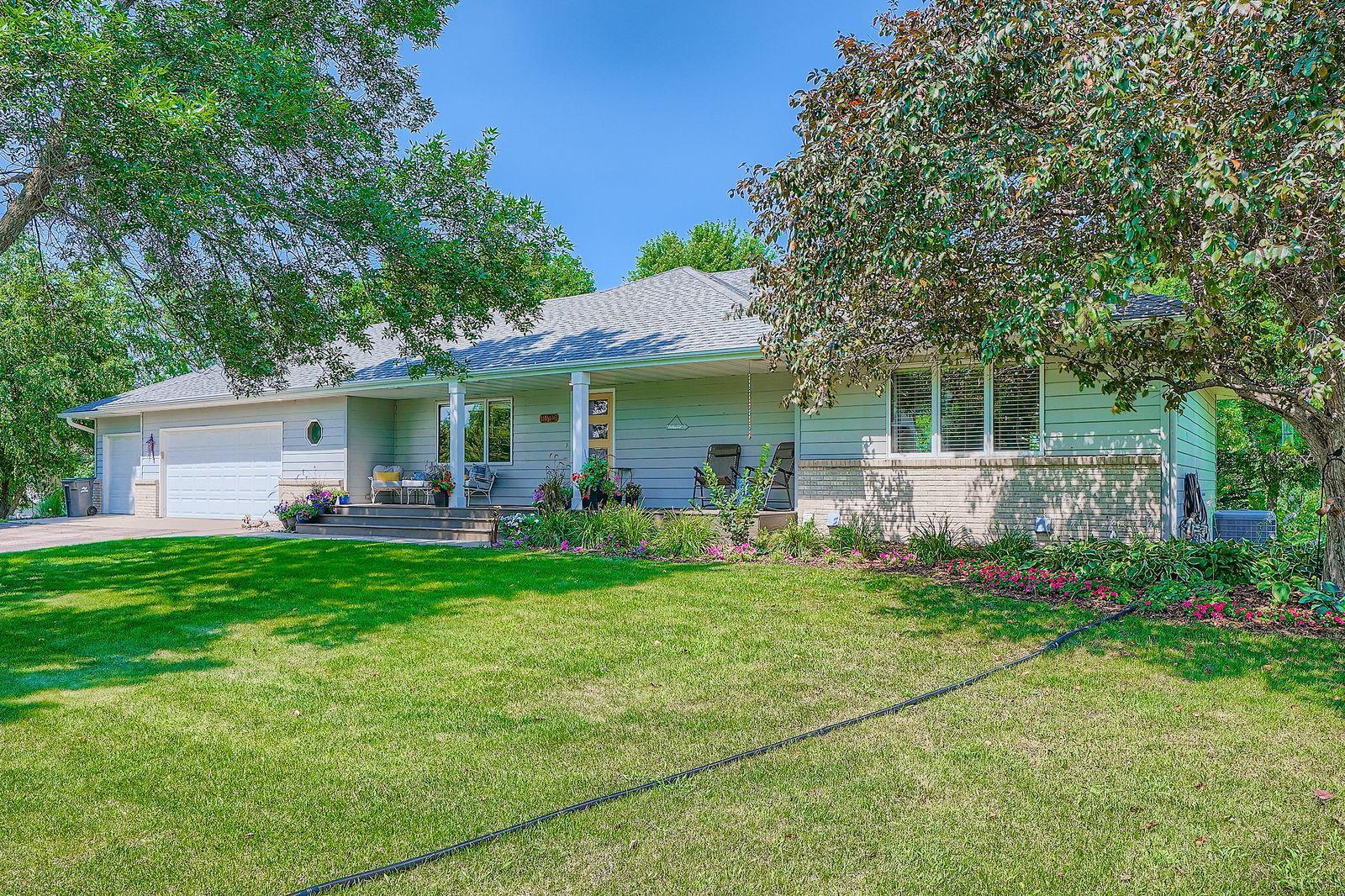 1710 Valley Ridge Trail South Chanhassen, MN 55317 - Photo 3 of 24 Gallery Image 3