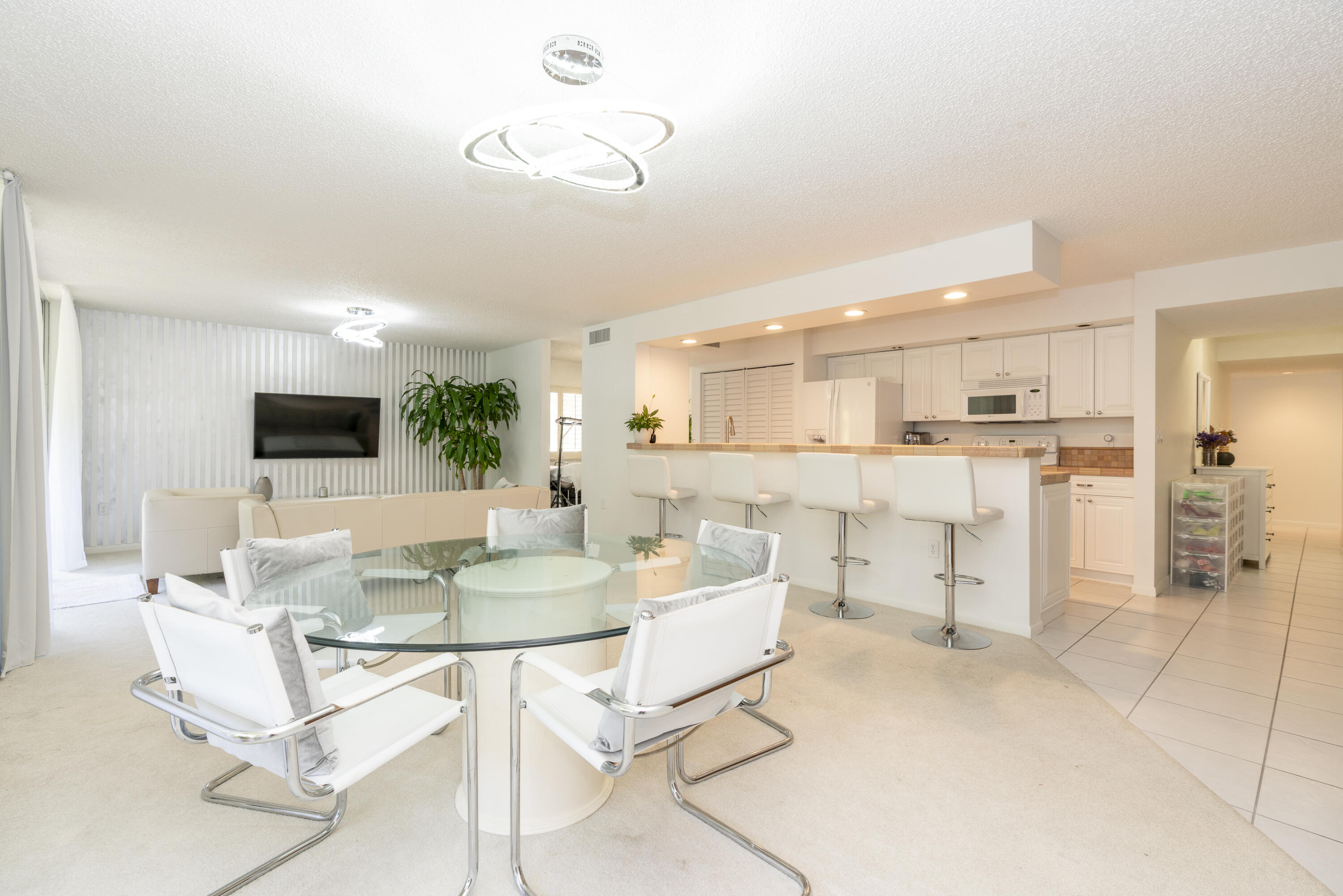 106 Half Moon Circle, Unit H2 Hypoluxo, FL 33462 - Photo 11 of 70 a living room with furniture and kitchen view