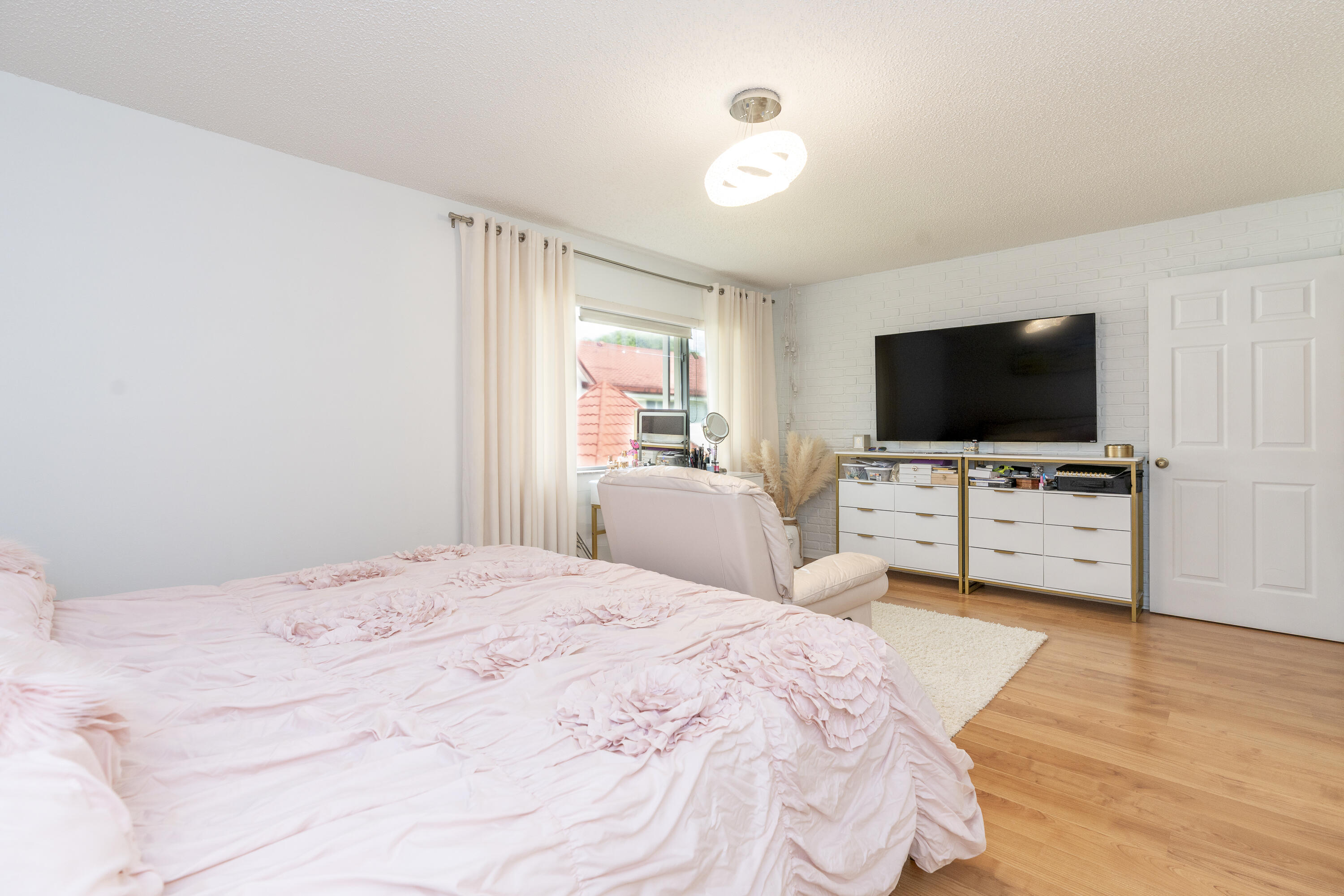 106 Half Moon Circle, Unit H2 Hypoluxo, FL 33462 - Photo 22 of 70 a bedroom with a bed and a flat screen tv