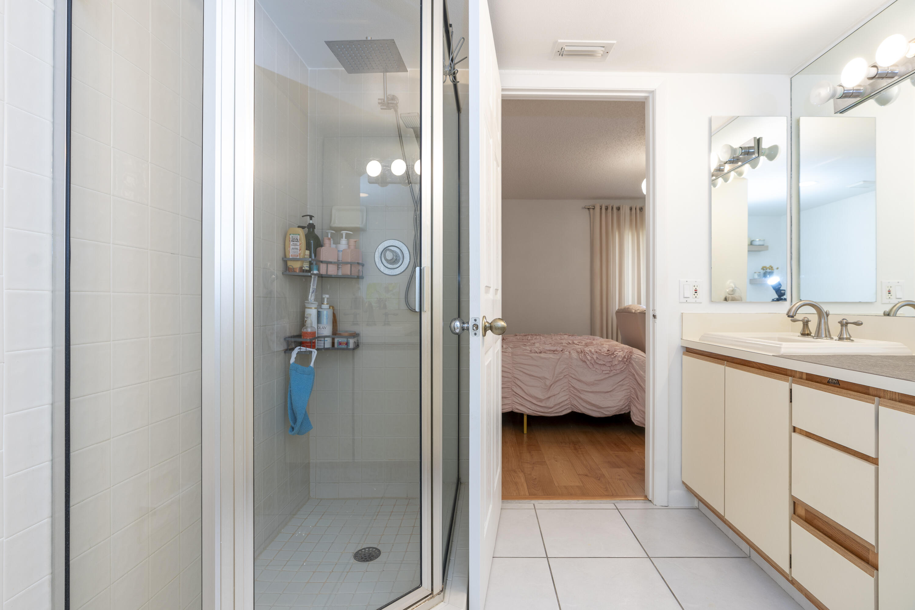 106 Half Moon Circle, Unit H2 Hypoluxo, FL 33462 - Photo 28 of 70 a en suite bathroom with a tub shower and sink