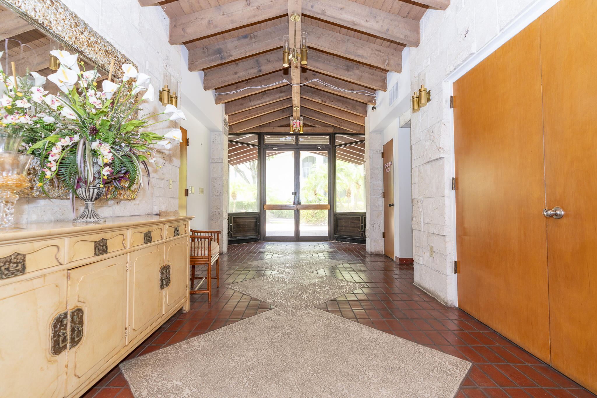 106 Half Moon Circle, Unit H2 Hypoluxo, FL 33462 - Photo 45 of 70 iPixx_11_Clubouse Int (1)