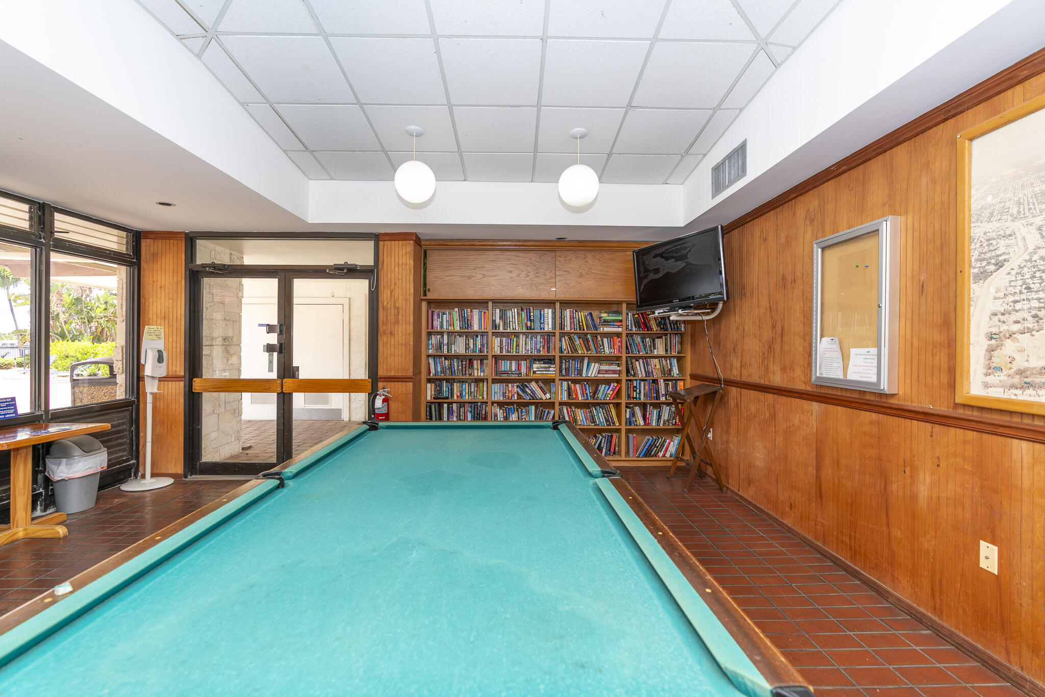 106 Half Moon Circle, Unit H2 Hypoluxo, FL 33462 - Photo 54 of 70 a view of an empty room with a window