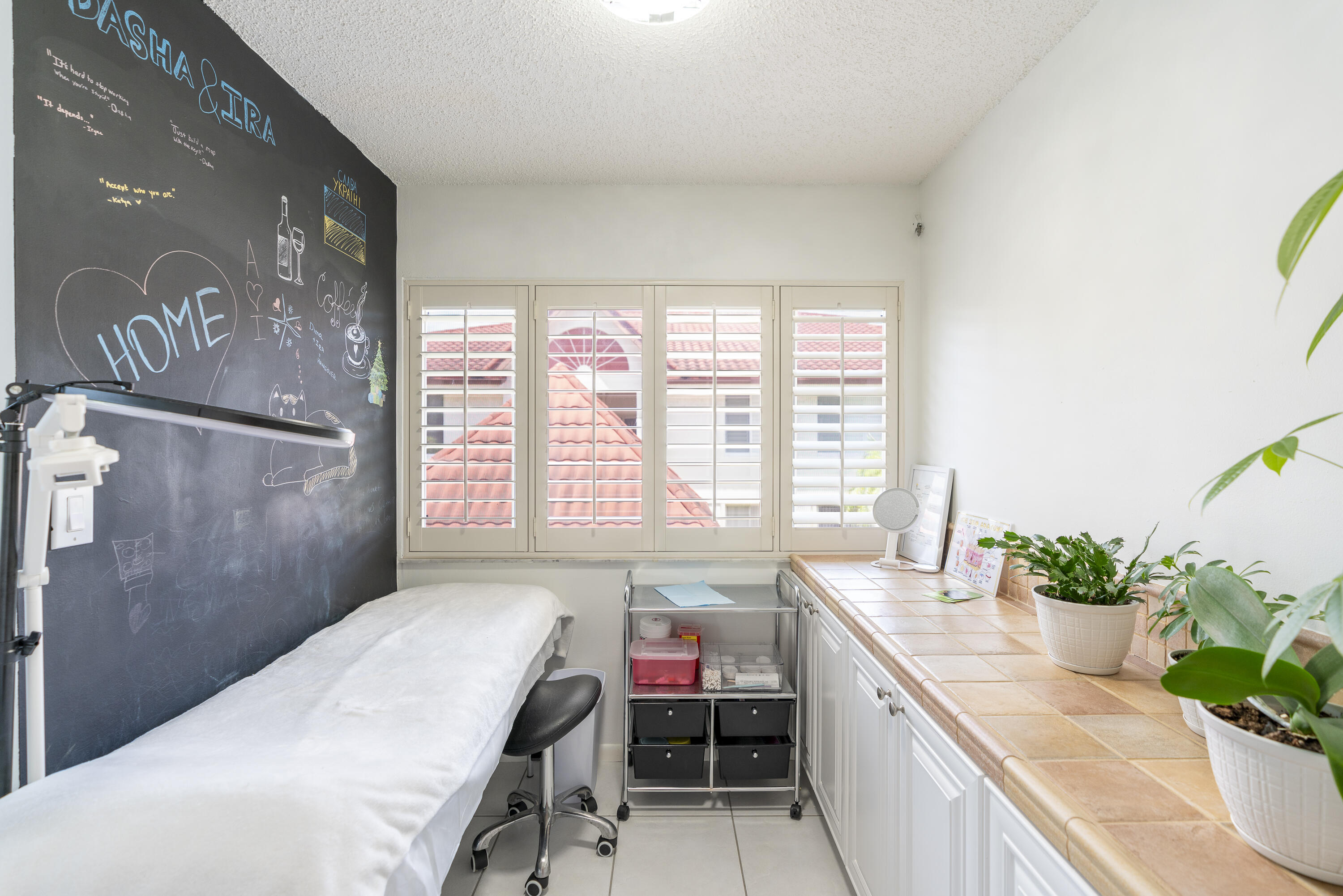 106 Half Moon Circle, Unit H2 Hypoluxo, FL 33462 - Photo 8 of 70 iPixx_01_02_Kitchen (9) - Copy