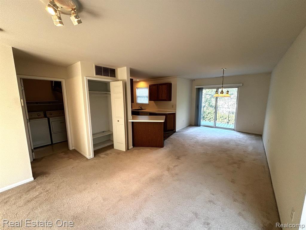1423 Chesapeake Road, Unit 54 Royal Oak, MI 48067 - Photo 32 of 35