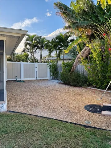 a view of back yard of the house