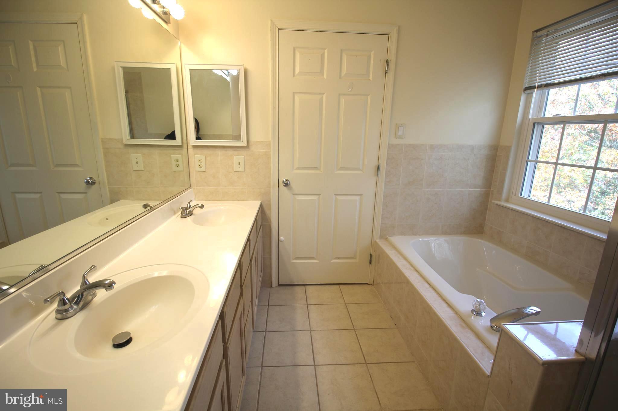 92 Harvard Circle Princeton, NJ 08540 - Photo 30 of 40 a bathroom with a tub sink and mirror