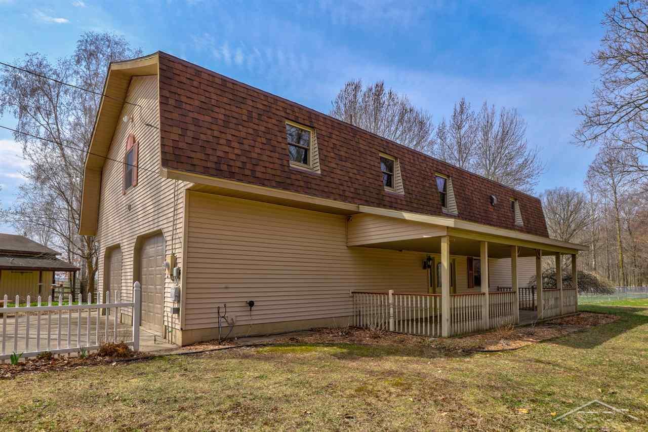 12751 Frost Road Hemlock, MI 48626 - Photo 3 of 87