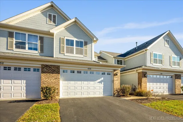 $2,400 | 450 Majestic Lane, Unit 450, Oswego, IL 60543