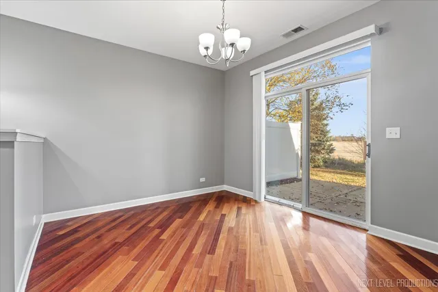 $2,400 | 450 Majestic Lane, Unit 450, Oswego, IL 60543