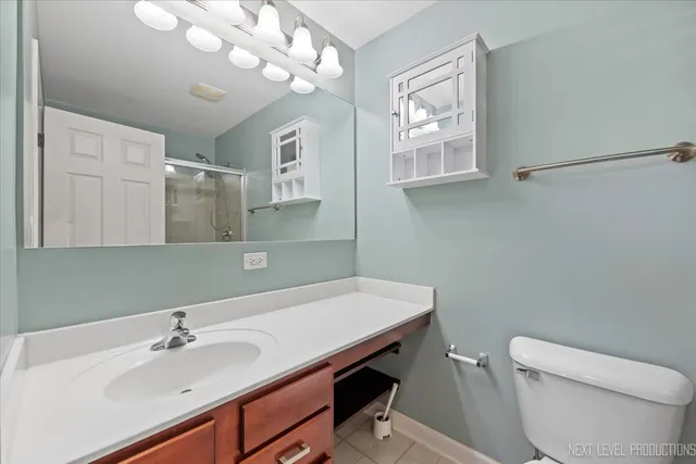 $2,400 | 450 Majestic Lane, Unit 450, Oswego, IL 60543