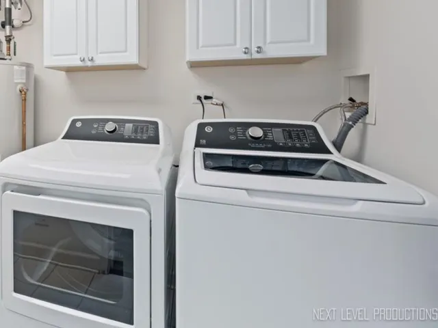 $2,400 | 450 Majestic Lane, Unit 450, Oswego, IL 60543