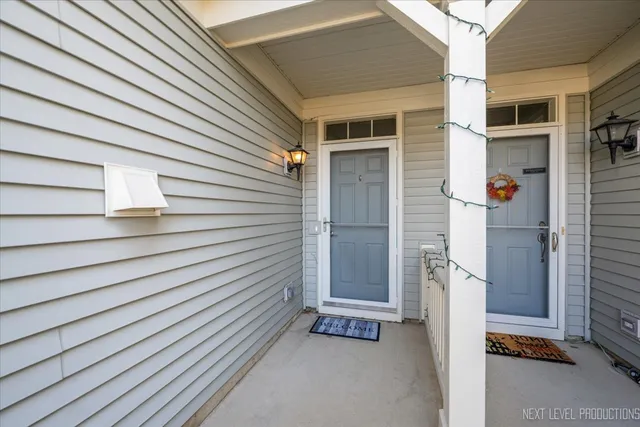 $2,400 | 450 Majestic Lane, Unit 450, Oswego, IL 60543