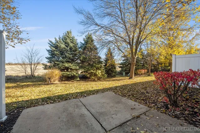 $2,400 | 450 Majestic Lane, Unit 450, Oswego, IL 60543