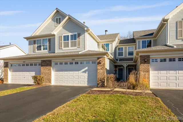 $2,400 | 450 Majestic Lane, Unit 450, Oswego, IL 60543