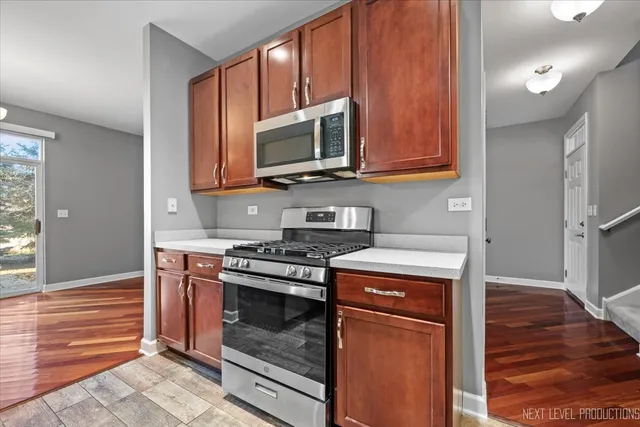 $2,400 | 450 Majestic Lane, Unit 450, Oswego, IL 60543