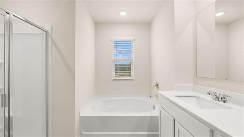 202 Cattle Drive Perry, GA 31069 - Photo 14 of 30 a bathroom with a bathtub and a sink