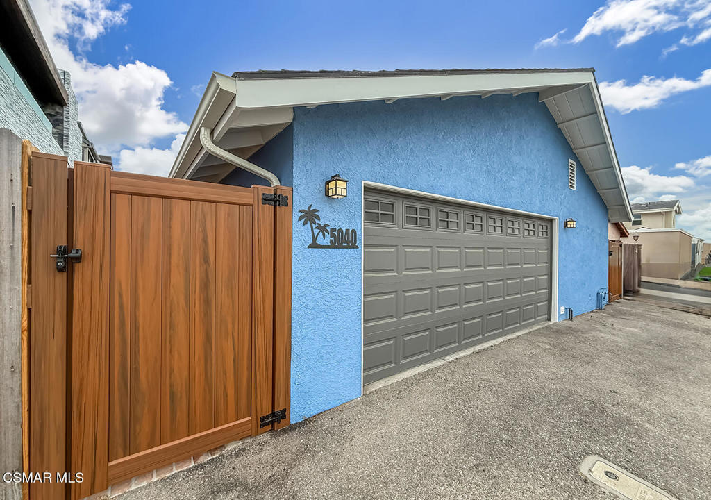 5040 Dolphin Way Oxnard, CA 93035 - Photo 20 of 26 a view of garage