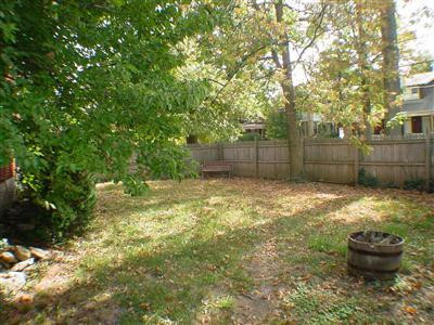 345 Desha Road Lexington, KY 40502 - Photo 23 of 25 Side fenced in yard.