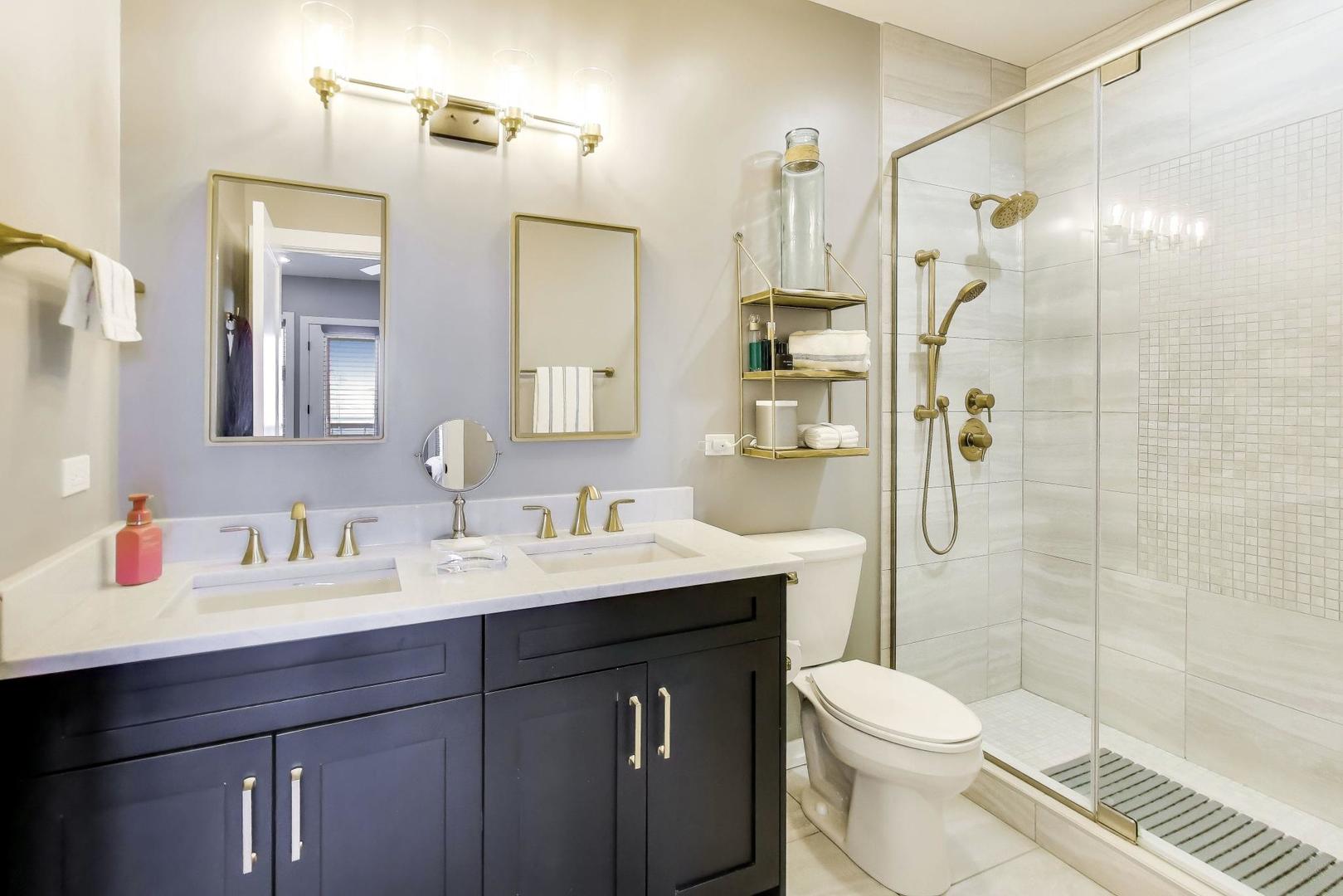 347 East 44th Street Chicago, IL 60653 - Photo 23 of 38 a bathroom with a sink a toilet and shower